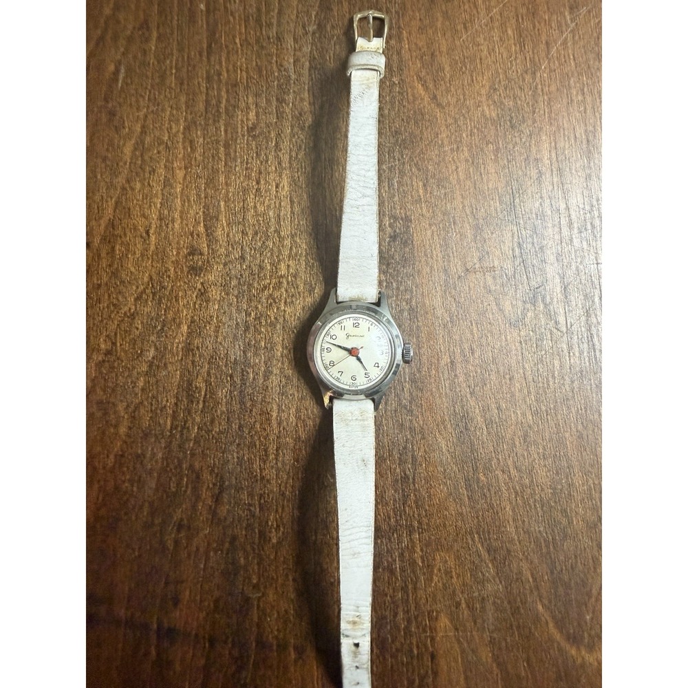 Vintage Garland Wrist Watch Original Leather Strap. ID Watch Case Company Winds